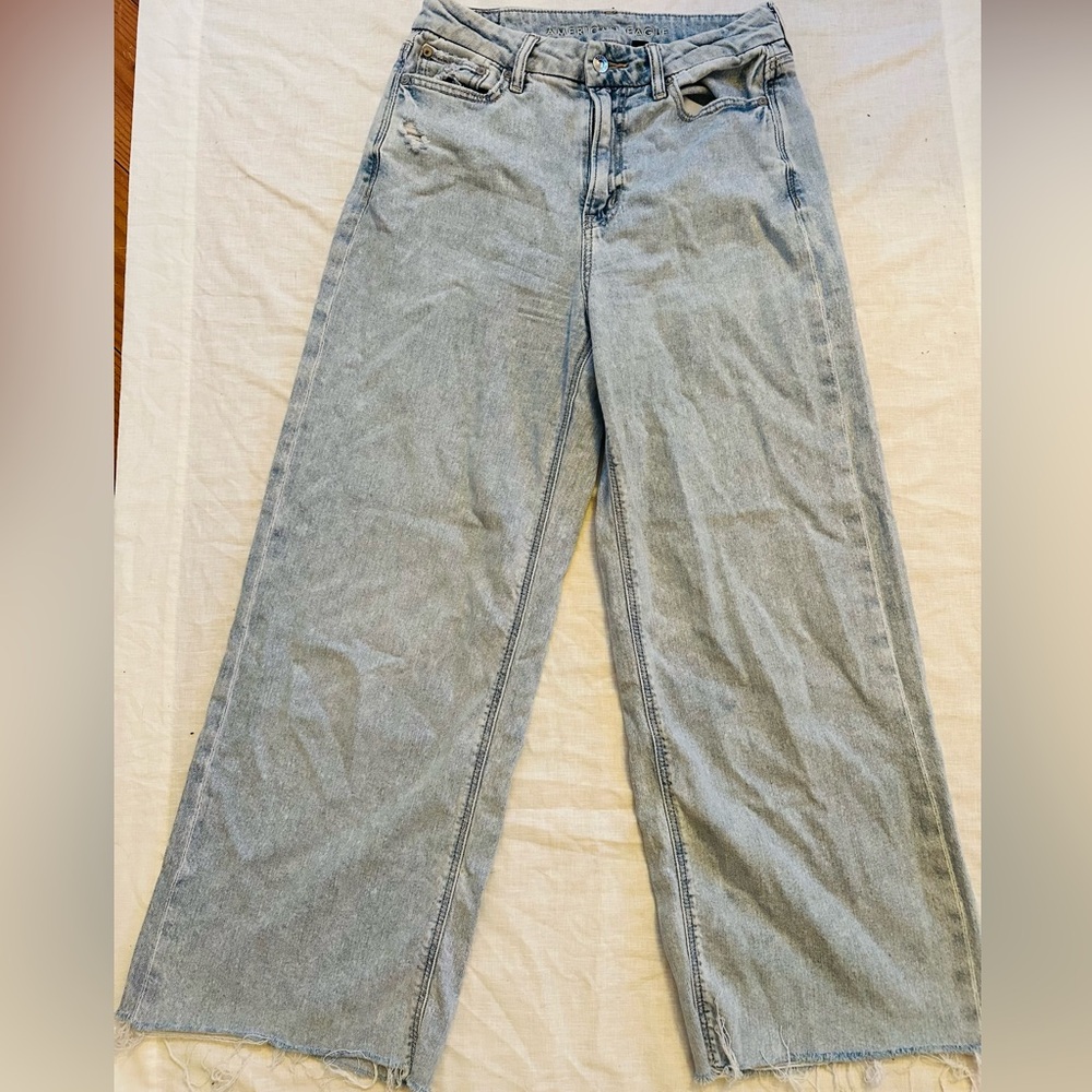 American Eagle Outfitters Light Wash Distressed Stretch Wide-Leg Baggy Jeans